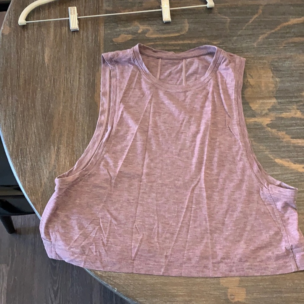 Lululemon mauve crop top